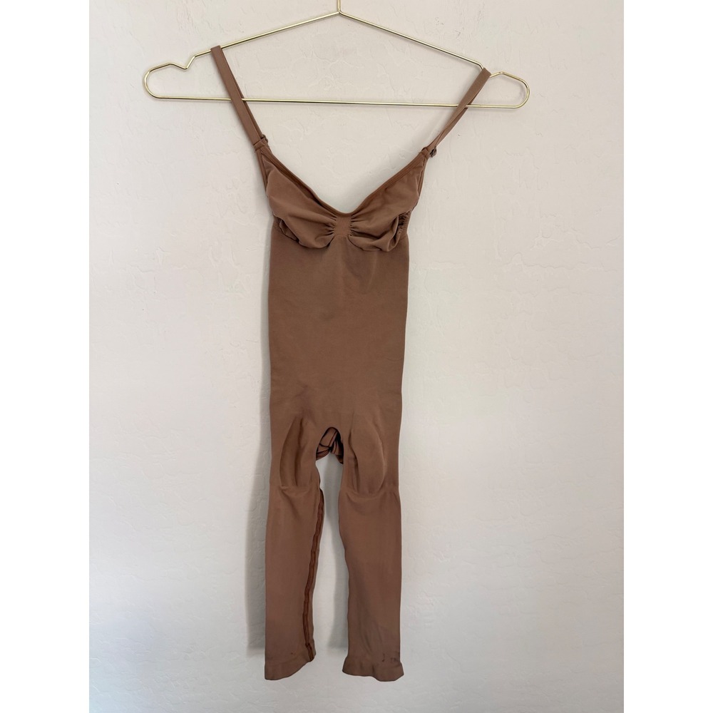 SKIMS Sculpting Seamless Mid-Thigh Bodysuit Oxide Brown Adjustable Straps Ruched
